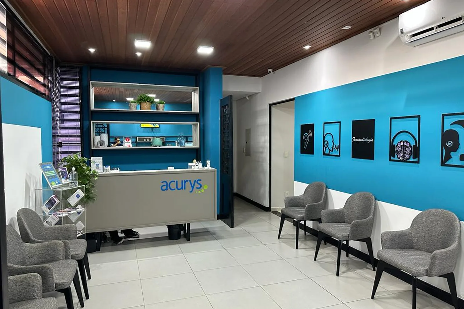 Interior da unidade Acurys de Bauru — recepção