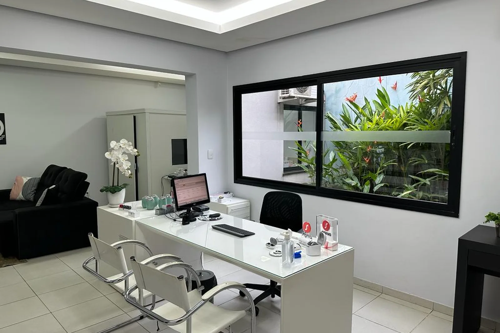 Interior da unidade Acurys de Bauru — sala de atendimento
