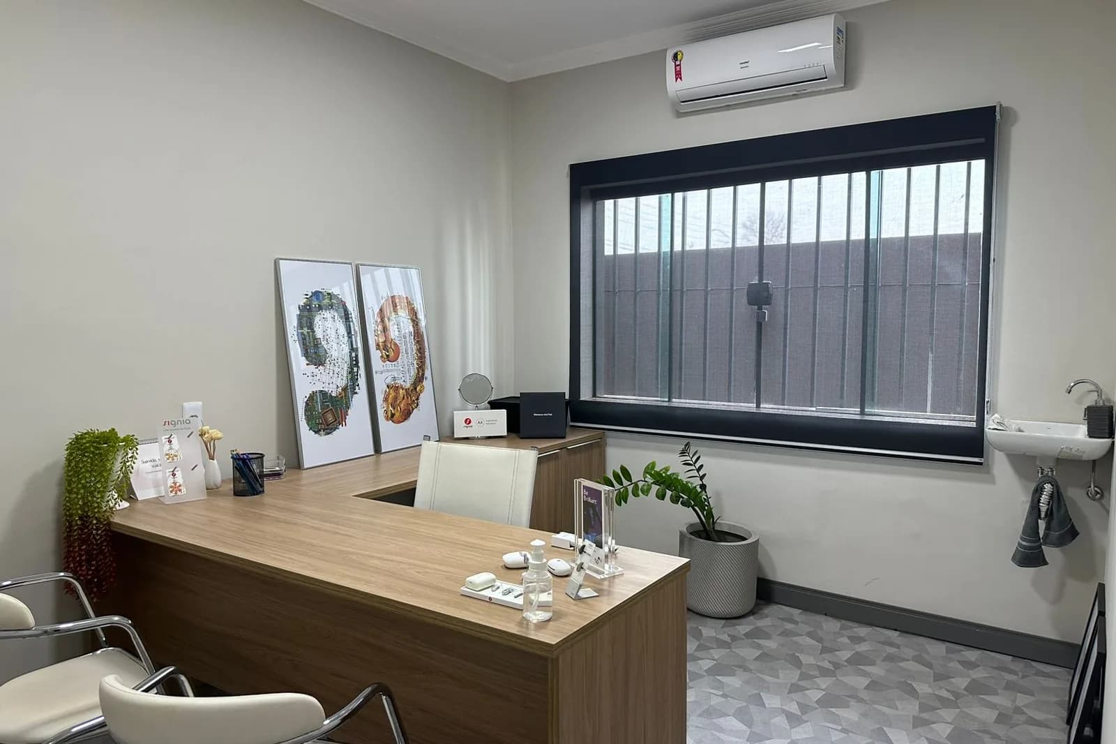 Interior da unidade Acurys de Jaú — recepção