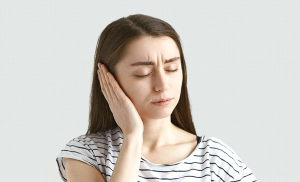 Conheça as causas, sintomas e tratamentos para dor de ouvido